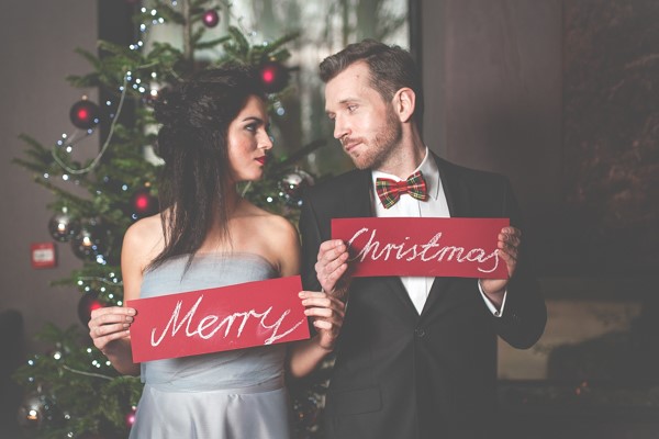 sesja świąteczna, ślub i wesele w Święta, czerwone świąteczne tabliczki